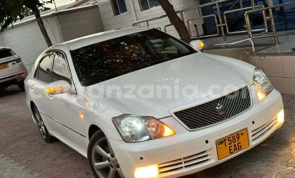 Buy Used Toyota Crown White Car in Dodoma in Dodoma Buy Used Toyota Crown White Car in Dodoma in Dodoma