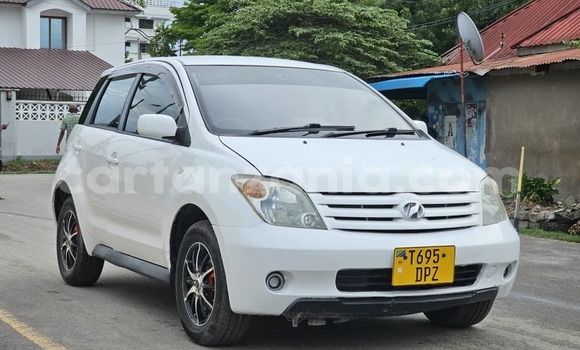 Buy Used Toyota IST White Car in Ilala in Dar es Salaam
