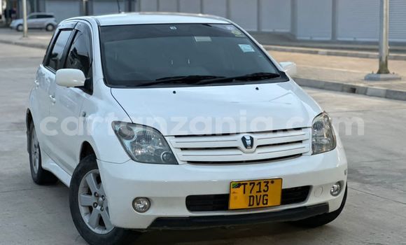 Buy Used Toyota IST White Car in Ilala in Dar es Salaam