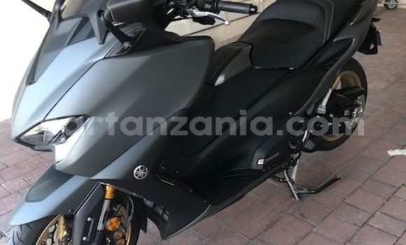 Nunua Ilio tumika Yamaha TMAX Fedha Bike ndani ya Arusha nchini Arusha Nunua Ilio tumika Yamaha TMAX Fedha Bike ndani ya Arusha nchini Arusha
