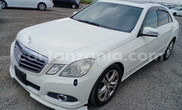 Nunua Imported Mercedes‒Benz E–Class Nyeupe Gari ndani ya Dar es Salaam nchini Dar es Salaam Nunua Imported Mercedes‒Benz E–Class Nyeupe Gari ndani ya Dar es Salaam nchini Dar es Salaam