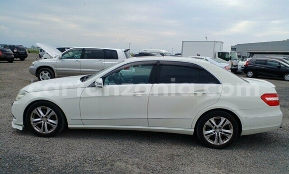 Nunua Imported Mercedes‒Benz E–Class Nyeupe Gari ndani ya Dar es Salaam nchini Dar es Salaam Nunua Imported Mercedes‒Benz E–Class Nyeupe Gari ndani ya Dar es Salaam nchini Dar es Salaam