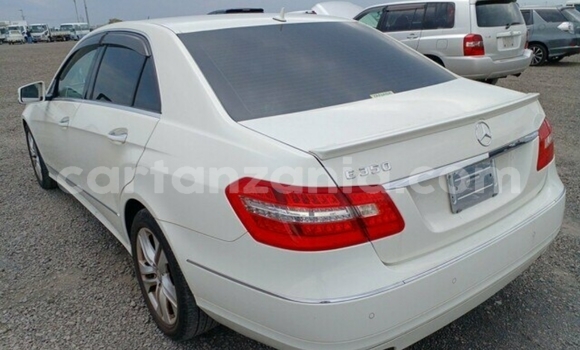 Nunua Imported Mercedes‒Benz E–Class Nyeupe Gari ndani ya Dar es Salaam nchini Dar es Salaam Nunua Imported Mercedes‒Benz E–Class Nyeupe Gari ndani ya Dar es Salaam nchini Dar es Salaam