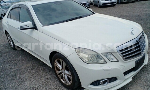 Nunua Imported Mercedes‒Benz E–Class Nyeupe Gari ndani ya Dar es Salaam nchini Dar es Salaam Nunua Imported Mercedes‒Benz E–Class Nyeupe Gari ndani ya Dar es Salaam nchini Dar es Salaam