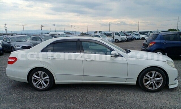 Nunua Imported Mercedes‒Benz E–Class Nyeupe Gari ndani ya Dar es Salaam nchini Dar es Salaam Nunua Imported Mercedes‒Benz E–Class Nyeupe Gari ndani ya Dar es Salaam nchini Dar es Salaam