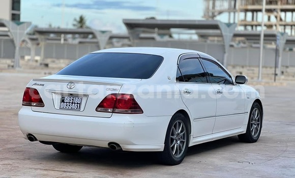 Buy Used Toyota Crown White Car in Bagamoyo in Pwani Buy Used Toyota Crown White Car in Bagamoyo in Pwani