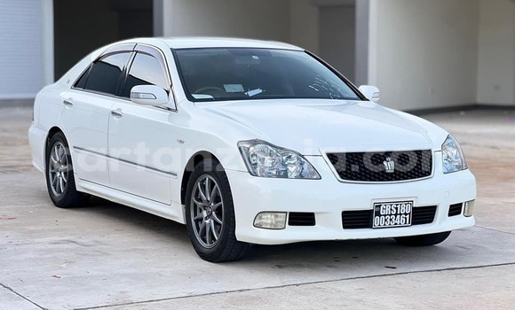 Buy Used Toyota Crown White Car in Bagamoyo in Pwani Buy Used Toyota Crown White Car in Bagamoyo in Pwani