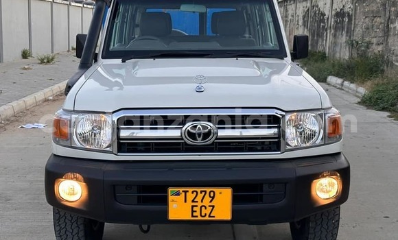 Buy Used Toyota Land Cruiser White Car in Buhigwe in Kigoma