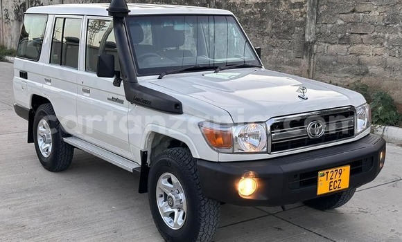 Buy Used Toyota Land Cruiser White Car in Buhigwe in Kigoma Buy Used Toyota Land Cruiser White Car in Buhigwe in Kigoma