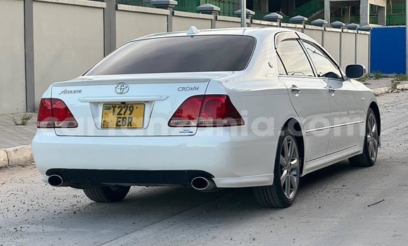 Buy Used Toyota Crown White Car in Dar es Salaam in Dar es Salaam Buy Used Toyota Crown White Car in Dar es Salaam in Dar es Salaam