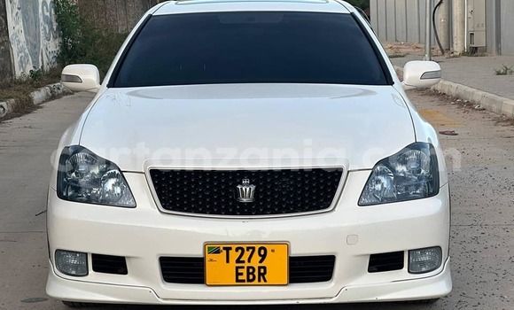 Buy Used Toyota Crown White Car in Dar es Salaam in Dar es Salaam Buy Used Toyota Crown White Car in Dar es Salaam in Dar es Salaam