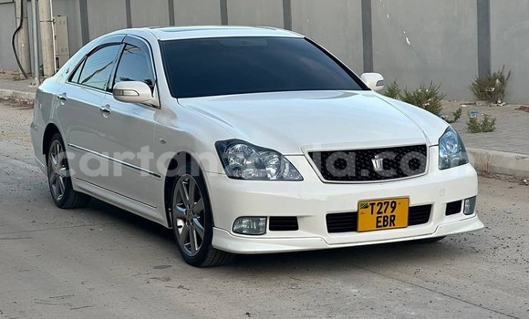 Buy Used Toyota Crown White Car in Dar es Salaam in Dar es Salaam Buy Used Toyota Crown White Car in Dar es Salaam in Dar es Salaam