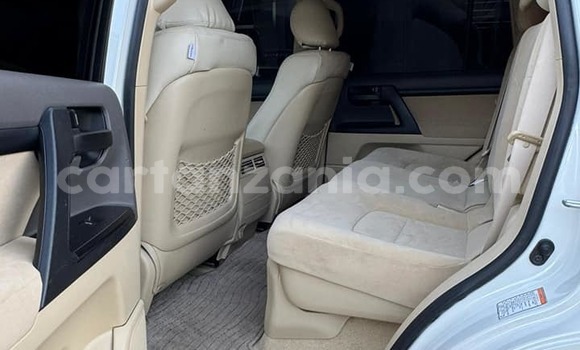 Nunua Ilio tumika Toyota Land Cruiser Nyeupe Gari ndani ya Dar es Salaam nchini Dar es Salaam Nunua Ilio tumika Toyota Land Cruiser Nyeupe Gari ndani ya Dar es Salaam nchini Dar es Salaam