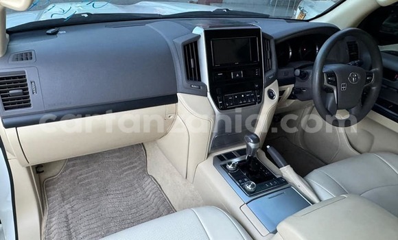 Nunua Ilio tumika Toyota Land Cruiser Nyeupe Gari ndani ya Dar es Salaam nchini Dar es Salaam Nunua Ilio tumika Toyota Land Cruiser Nyeupe Gari ndani ya Dar es Salaam nchini Dar es Salaam