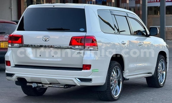 Nunua Ilio tumika Toyota Land Cruiser Nyeupe Gari ndani ya Dar es Salaam nchini Dar es Salaam Nunua Ilio tumika Toyota Land Cruiser Nyeupe Gari ndani ya Dar es Salaam nchini Dar es Salaam