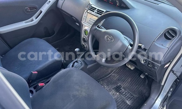 Nunua Ilio tumika Toyota Vitz Nyingine Gari ndani ya Dar es Salaam nchini Dar es Salaam