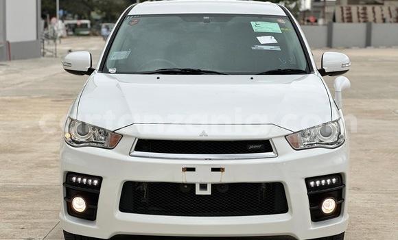 Buy Import Mitsubishi Outlander White Car in Dar es Salaam in Dar es Salaam Buy Import Mitsubishi Outlander White Car in Dar es Salaam in Dar es Salaam
