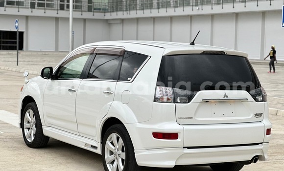 Buy Import Mitsubishi Outlander White Car in Dar es Salaam in Dar es Salaam Buy Import Mitsubishi Outlander White Car in Dar es Salaam in Dar es Salaam