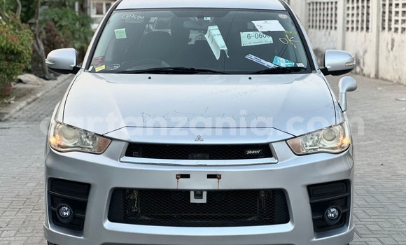 Buy Import Mitsubishi Outlander Silver Car in Dar es Salaam in Dar es Salaam Buy Import Mitsubishi Outlander Silver Car in Dar es Salaam in Dar es Salaam