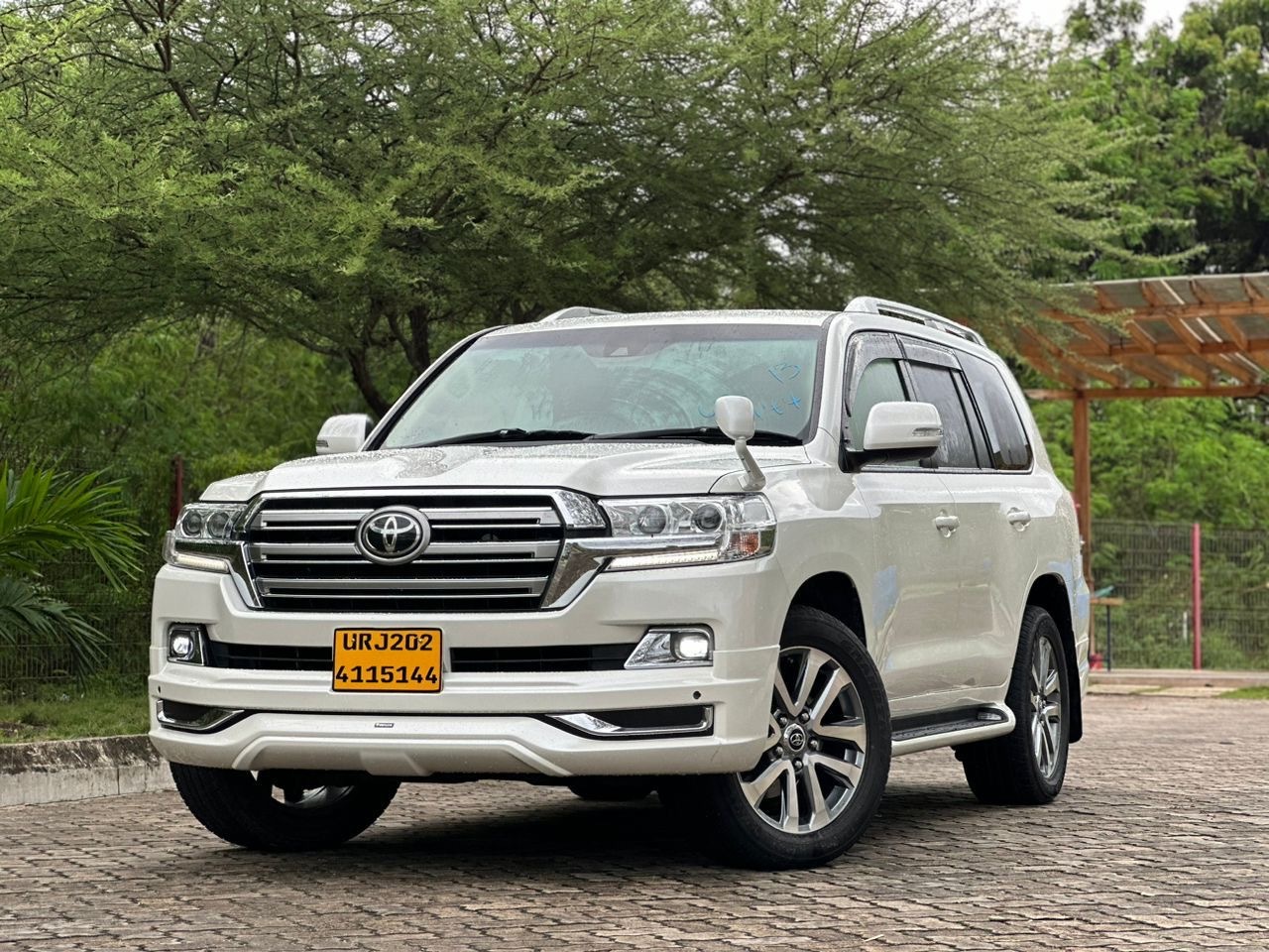 Buy import toyota land cruiser white car in dar es salaam in dar