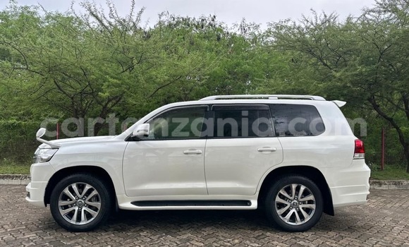Buy Import Toyota Land Cruiser White Car in Dar es Salaam in Dar es Salaam Buy Import Toyota Land Cruiser White Car in Dar es Salaam in Dar es Salaam