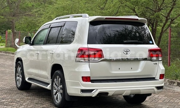 Buy Import Toyota Land Cruiser White Car in Dar es Salaam in Dar es Salaam Buy Import Toyota Land Cruiser White Car in Dar es Salaam in Dar es Salaam