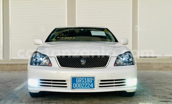Nunua Imported Toyota Crown Nyeupe Gari ndani ya Dar es Salaam nchini Dar es Salaam Nunua Imported Toyota Crown Nyeupe Gari ndani ya Dar es Salaam nchini Dar es Salaam