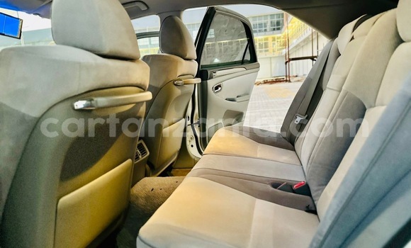 Nunua Imported Toyota Crown Nyeupe Gari ndani ya Dar es Salaam nchini Dar es Salaam Nunua Imported Toyota Crown Nyeupe Gari ndani ya Dar es Salaam nchini Dar es Salaam