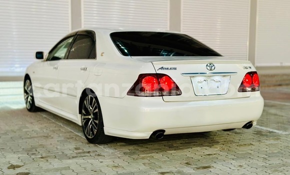 Nunua Imported Toyota Crown Nyeupe Gari ndani ya Dar es Salaam nchini Dar es Salaam Nunua Imported Toyota Crown Nyeupe Gari ndani ya Dar es Salaam nchini Dar es Salaam