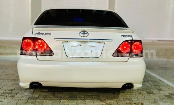 Nunua Imported Toyota Crown Nyeupe Gari ndani ya Dar es Salaam nchini Dar es Salaam Nunua Imported Toyota Crown Nyeupe Gari ndani ya Dar es Salaam nchini Dar es Salaam