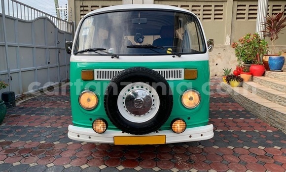 Nunua Ilio tumika Volkswagen Transporter Kijani Gari ndani ya Dar es Salaam nchini Dar es Salaam
