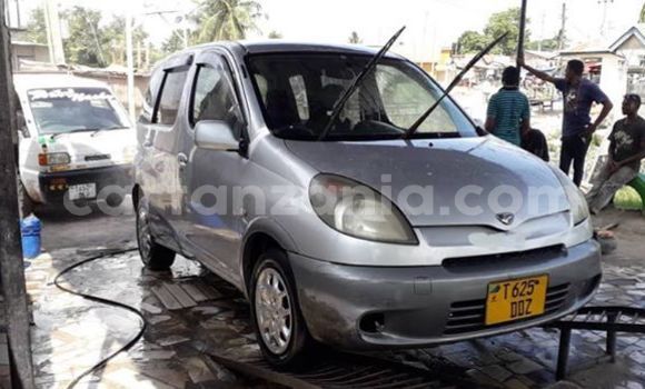 Nunua Ilio tumika Toyota FunCargo Fedha Gari ndani ya Dar es Salaam nchini Dar es Salaam Nunua Ilio tumika Toyota FunCargo Fedha Gari ndani ya Dar es Salaam nchini Dar es Salaam