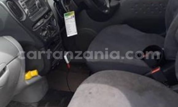 Nunua Ilio tumika Toyota FunCargo Fedha Gari ndani ya Dar es Salaam nchini Dar es Salaam Nunua Ilio tumika Toyota FunCargo Fedha Gari ndani ya Dar es Salaam nchini Dar es Salaam
