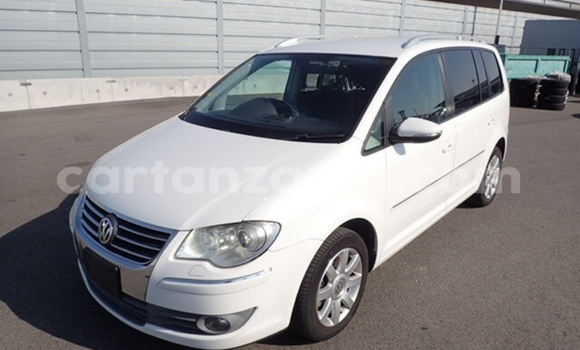 Nunua Imported Volkswagen Touran Nyeupe Gari ndani ya Dar es Salaam nchini Dar es Salaam Nunua Imported Volkswagen Touran Nyeupe Gari ndani ya Dar es Salaam nchini Dar es Salaam