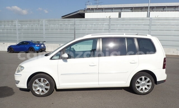 Nunua Imported Volkswagen Touran Nyeupe Gari ndani ya Dar es Salaam nchini Dar es Salaam Nunua Imported Volkswagen Touran Nyeupe Gari ndani ya Dar es Salaam nchini Dar es Salaam