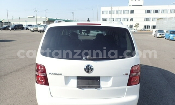 Nunua Imported Volkswagen Touran Nyeupe Gari ndani ya Dar es Salaam nchini Dar es Salaam Nunua Imported Volkswagen Touran Nyeupe Gari ndani ya Dar es Salaam nchini Dar es Salaam