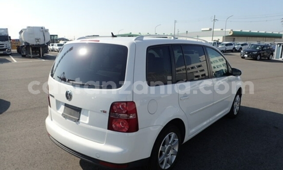 Nunua Imported Volkswagen Touran Nyeupe Gari ndani ya Dar es Salaam nchini Dar es Salaam Nunua Imported Volkswagen Touran Nyeupe Gari ndani ya Dar es Salaam nchini Dar es Salaam