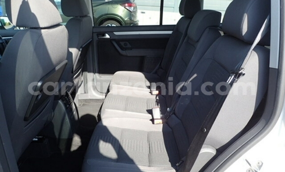 Nunua Imported Volkswagen Touran Nyeupe Gari ndani ya Dar es Salaam nchini Dar es Salaam Nunua Imported Volkswagen Touran Nyeupe Gari ndani ya Dar es Salaam nchini Dar es Salaam