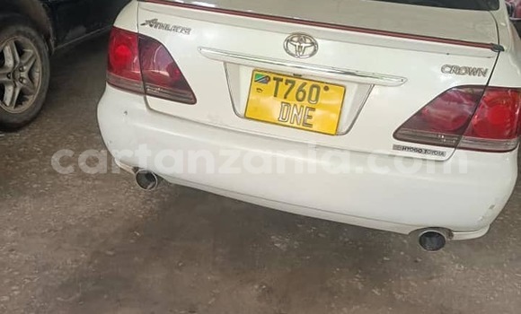 Nunua Ilio tumika Toyota Crown Nyeupe Gari ndani ya Busega nchini Simiyu Nunua Ilio tumika Toyota Crown Nyeupe Gari ndani ya Busega nchini Simiyu
