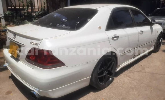 Nunua Ilio tumika Toyota Crown Nyeupe Gari ndani ya Biharamulo nchini Kagera Nunua Ilio tumika Toyota Crown Nyeupe Gari ndani ya Biharamulo nchini Kagera