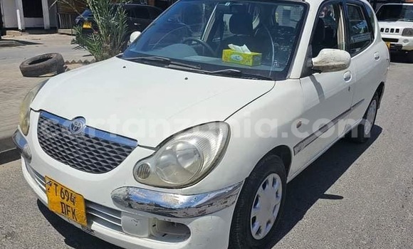 Nunua Ilio tumika Toyota Vitz Nyeupe Gari ndani ya Biharamulo nchini Kagera Nunua Ilio tumika Toyota Vitz Nyeupe Gari ndani ya Biharamulo nchini Kagera