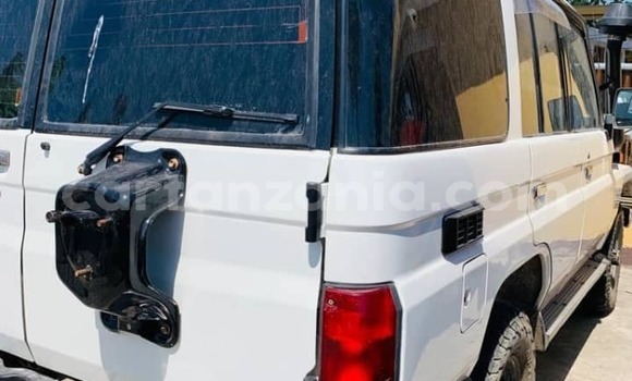 Nunua Ilio tumika Toyota Land Cruiser Nyeupe Gari ndani ya Bariadi nchini Simiyu Nunua Ilio tumika Toyota Land Cruiser Nyeupe Gari ndani ya Bariadi nchini Simiyu