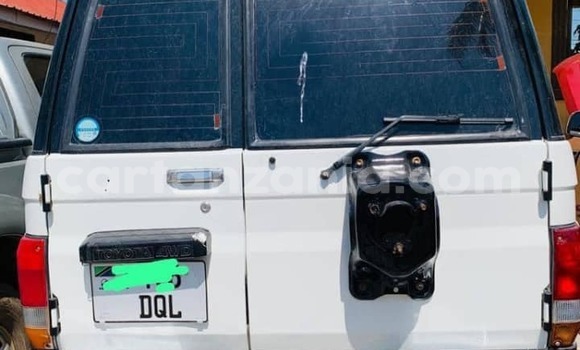 Nunua Ilio tumika Toyota Land Cruiser Nyeupe Gari ndani ya Bariadi nchini Simiyu Nunua Ilio tumika Toyota Land Cruiser Nyeupe Gari ndani ya Bariadi nchini Simiyu