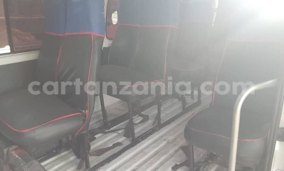 Nunua Ilio tumika Toyota HiAce Nyeupe Lori ndani ya Bariadi nchini Simiyu Nunua Ilio tumika Toyota HiAce Nyeupe Lori ndani ya Bariadi nchini Simiyu