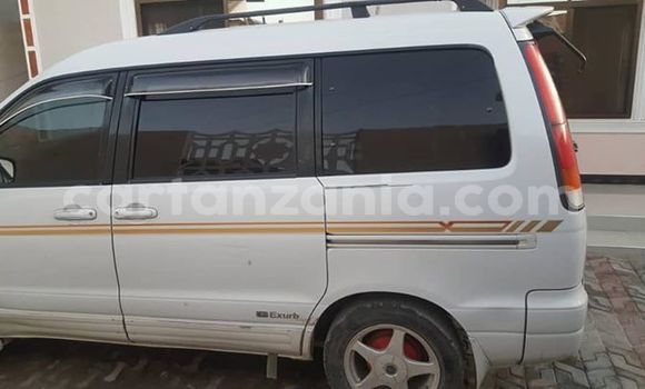 Buy Used Toyota Noah White Car in Dar es Salaam in Dar es Salaam Buy Used Toyota Noah White Car in Dar es Salaam in Dar es Salaam