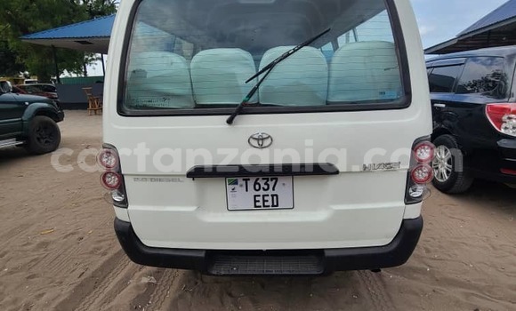 Buy Used Toyota Hiace White Car in Dar es Salaam in Dar es Salaam Buy Used Toyota Hiace White Car in Dar es Salaam in Dar es Salaam