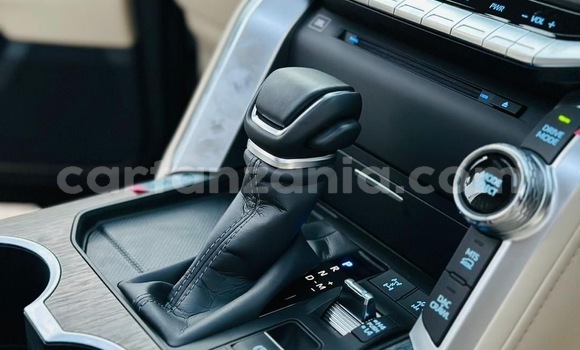 Nunua Imported Toyota Land Cruiser Nyeusi Gari ndani ya Dar es Salaam nchini Dar es Salaam Nunua Imported Toyota Land Cruiser Nyeusi Gari ndani ya Dar es Salaam nchini Dar es Salaam