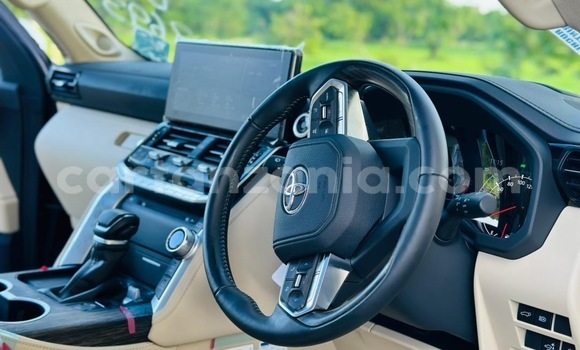 Nunua Imported Toyota Land Cruiser Nyeusi Gari ndani ya Dar es Salaam nchini Dar es Salaam Nunua Imported Toyota Land Cruiser Nyeusi Gari ndani ya Dar es Salaam nchini Dar es Salaam