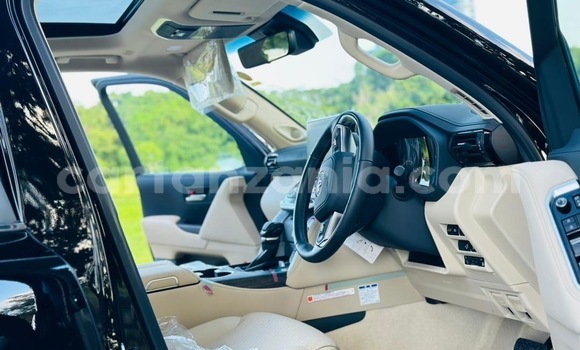 Nunua Imported Toyota Land Cruiser Nyeusi Gari ndani ya Dar es Salaam nchini Dar es Salaam Nunua Imported Toyota Land Cruiser Nyeusi Gari ndani ya Dar es Salaam nchini Dar es Salaam