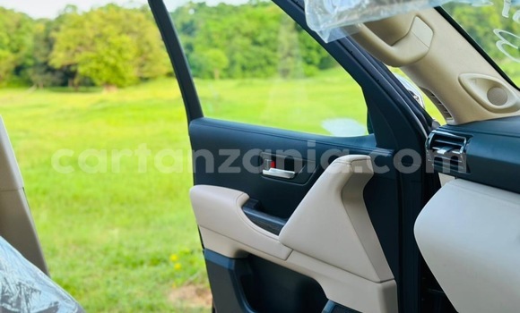 Nunua Imported Toyota Land Cruiser Nyeusi Gari ndani ya Dar es Salaam nchini Dar es Salaam Nunua Imported Toyota Land Cruiser Nyeusi Gari ndani ya Dar es Salaam nchini Dar es Salaam